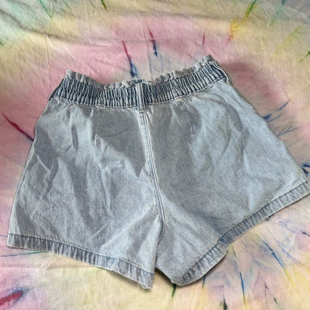 Hollister Ultra High Rise Mom Short Light Wash Denim Paper Bag Style Jean Shorts - Picture 5 of 7